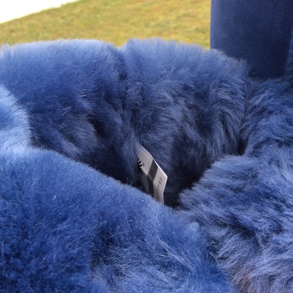 UGG BAILEY BUTTON PUFF - Picture 8 of 8